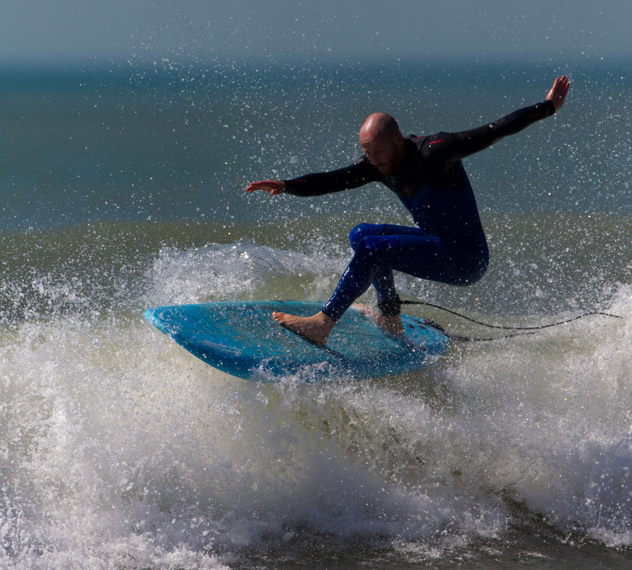 Peter sur une 7'6 softech à Soulac-sur-Mer