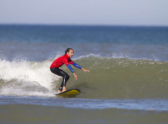 Surfer en Été