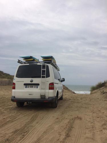 ulmo-surf-school-surfbus-soulac